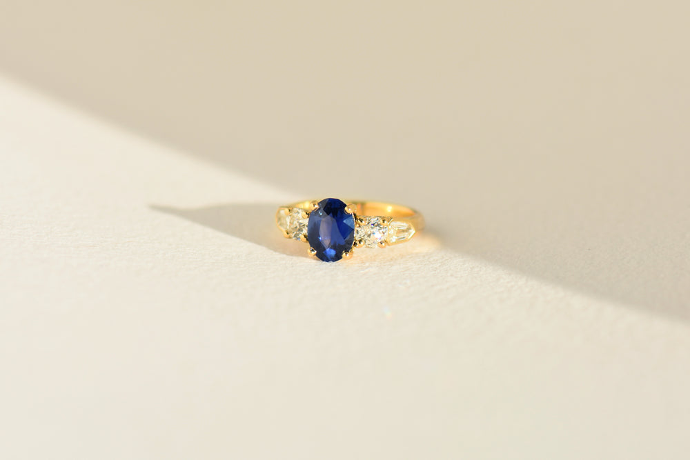 SHAN | ENGAGEMENT RING | BLUE SAPPHIRE & DIAMOND | 18K GOLD
