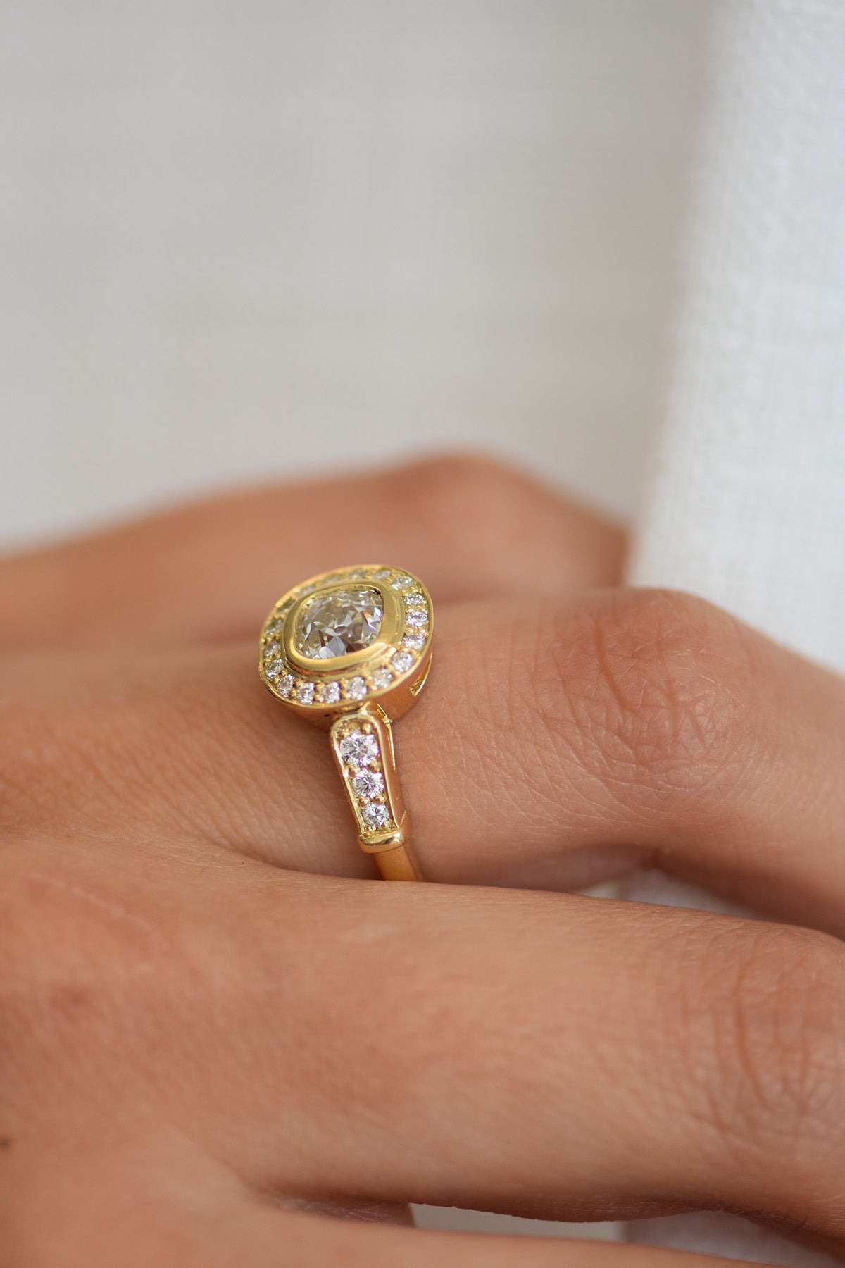 BETH ENGAGEMENT RING charlotte-penman-2