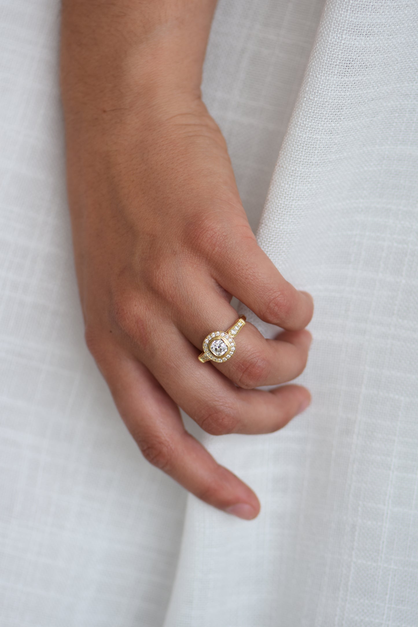 BETH ENGAGEMENT RING charlotte-penman-2