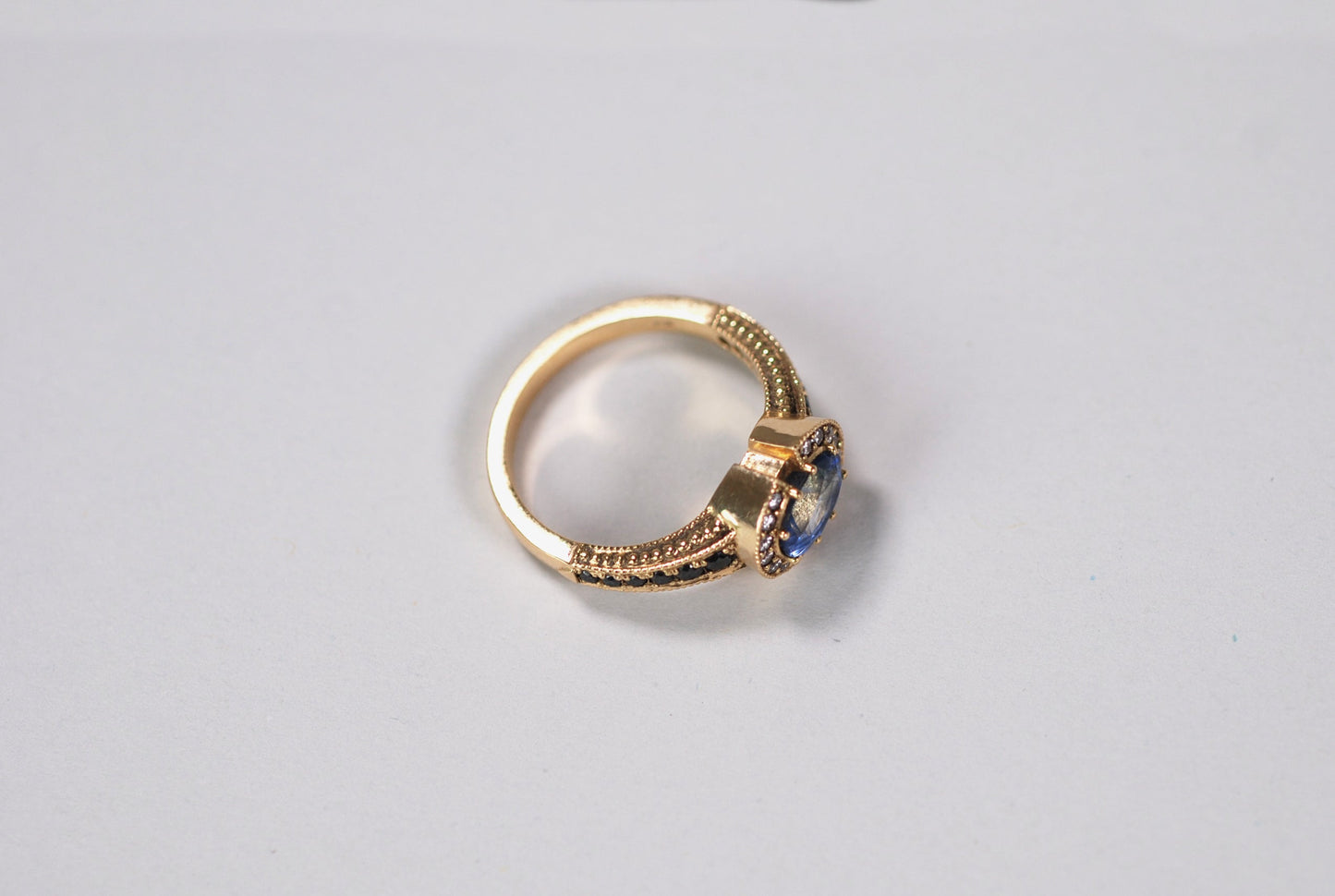 HANNAH ENGAGEMENT RING charlotte-penman-2