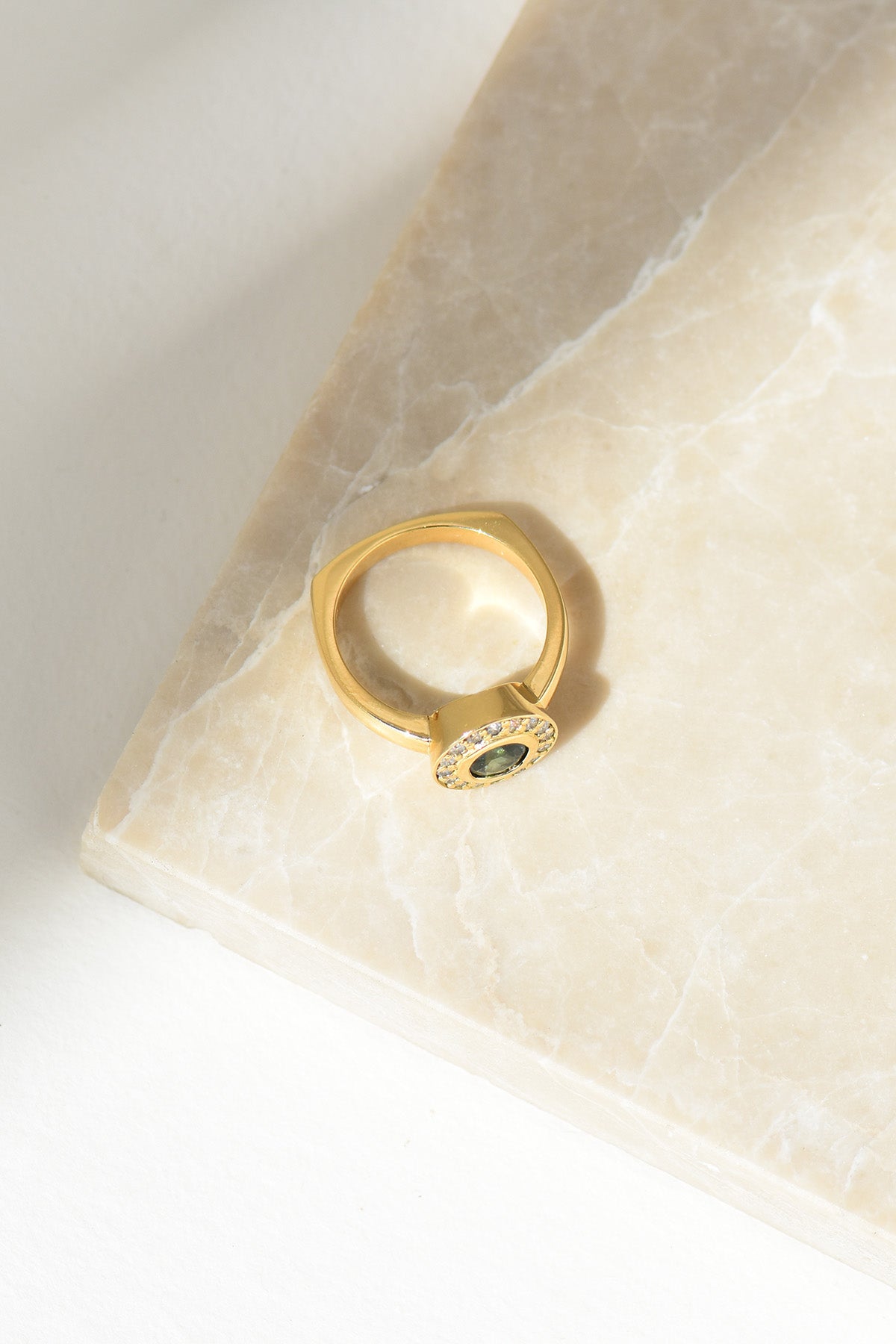 OLIVIA & REILLY ENGAGEMENT RING charlotte-penman-2