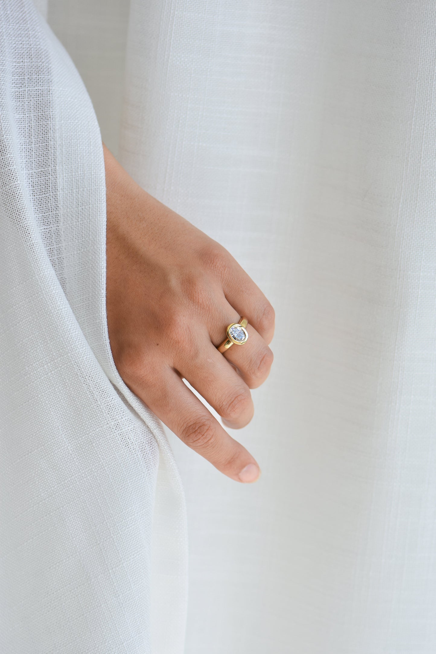 BRODIE ENGAGEMENT RING charlotte-penman-2