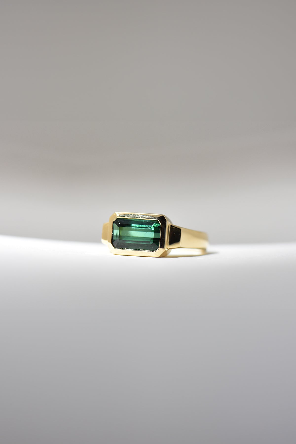 EVE RING TOURMALINE SET IN 18K GOLD charlotte-penman-2