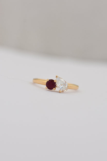 HOLLY & LACHLAN ENGAGEMENT RING charlotte-penman-2