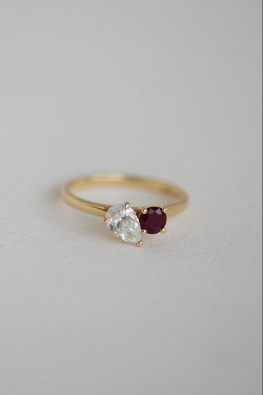 HOLLY & LACHLAN ENGAGEMENT RING charlotte-penman-2